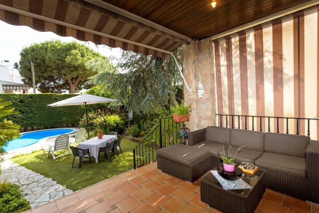 Villa Paquita Καλέλα Εξωτερικό φωτογραφία